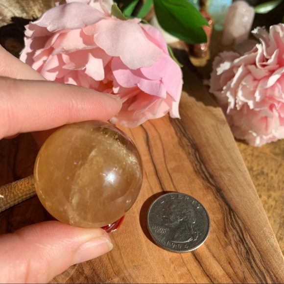 Small Honey Calcite Sphere ✨🐝💛 - Picture 4 of 5